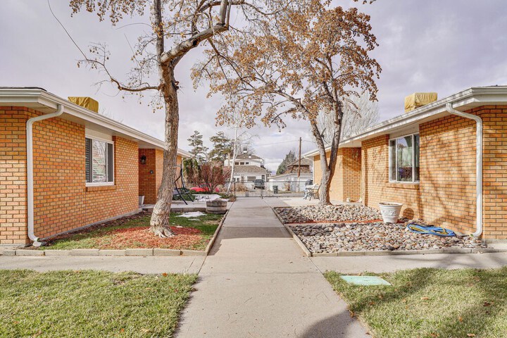 Downtown Delta Condo 34 Mi to Black Canyon!