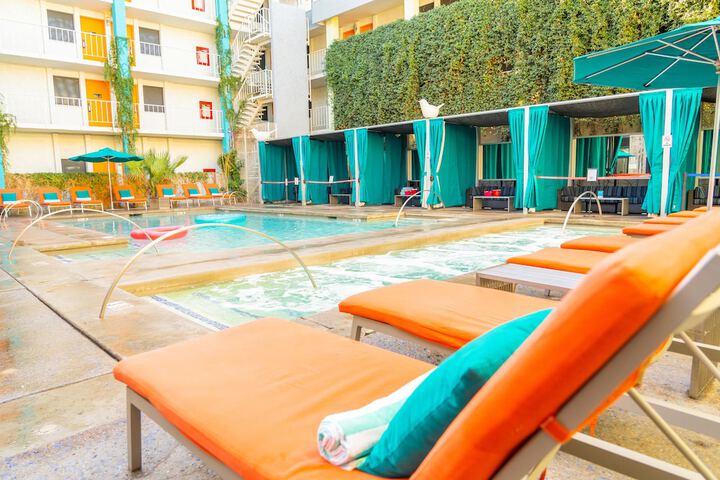 Pool 10 of 52