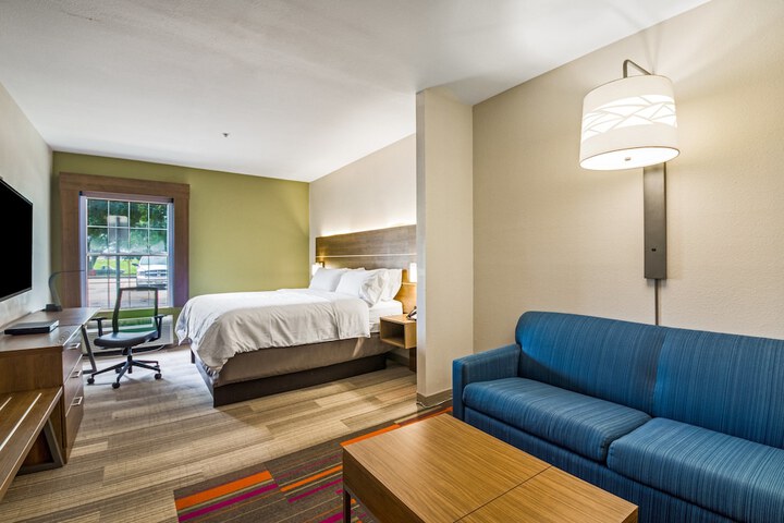 Room 17 of 40