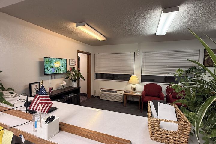 Clarion Hometown Inn