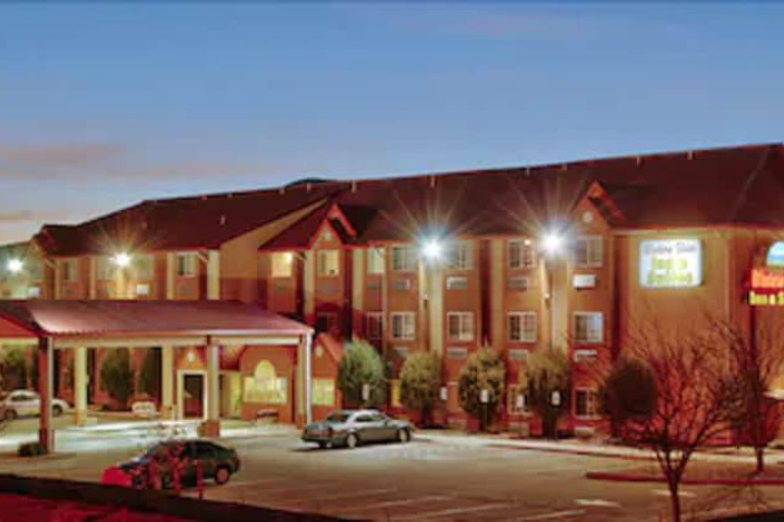 Western Skies Inn & Suites