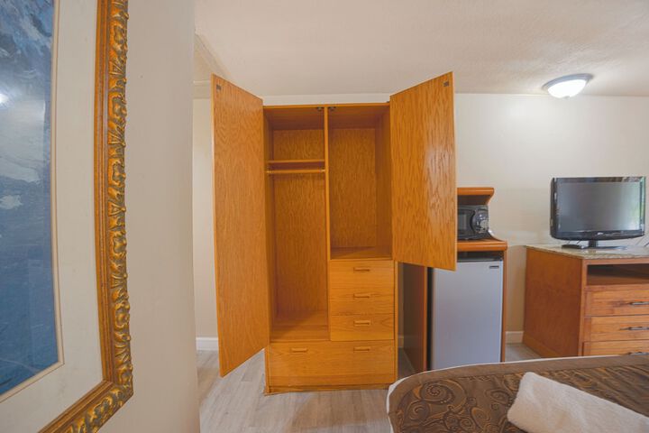 Room 107 of 128