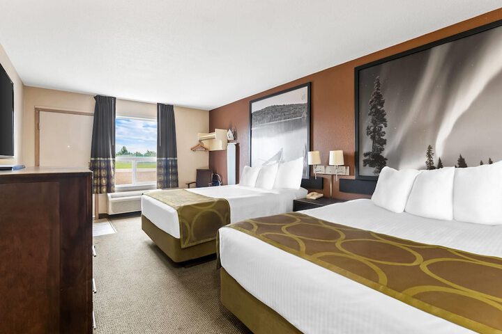 Super 8 by Wyndham Meadow Lake