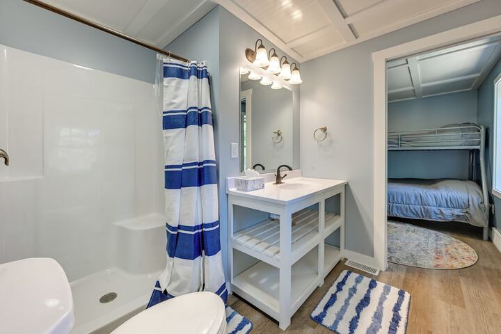 Chippewa Falls Getaway w / Community Lake Access!