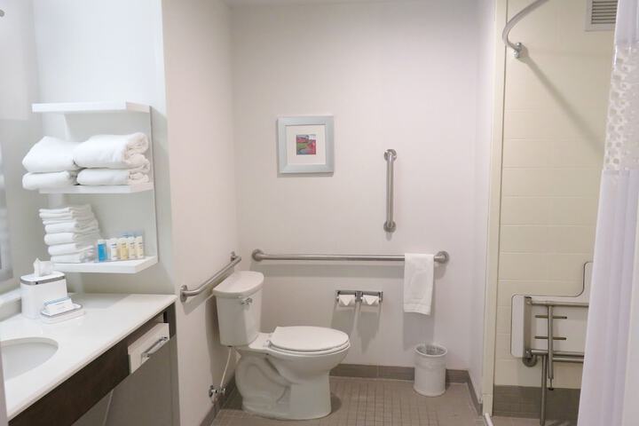 Room 14 of 32