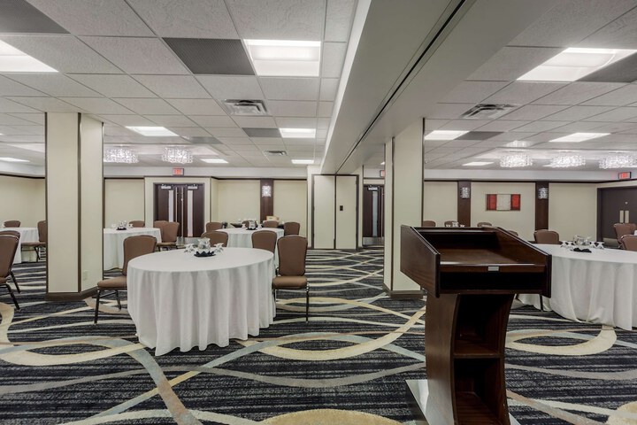 Best Western Premier Denham Inn & Suites