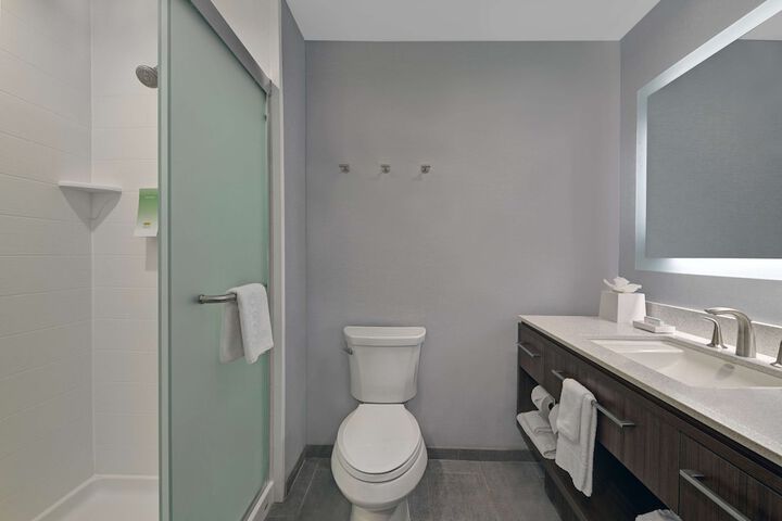Room 32 of 43