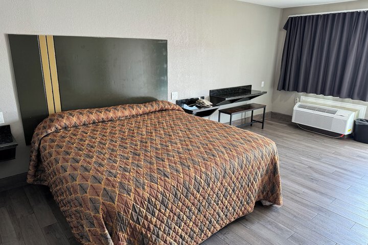 Room 8 of 8