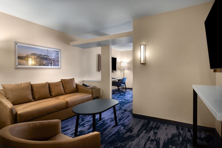 Room 13 of 36
