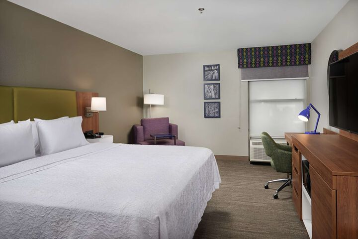 Room 10 of 28