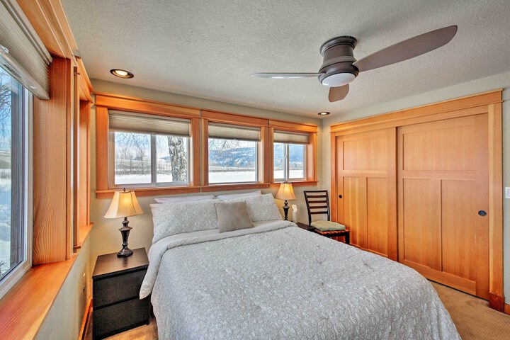 Lake Pend Oreille Condo w / Porch & Mountain View!