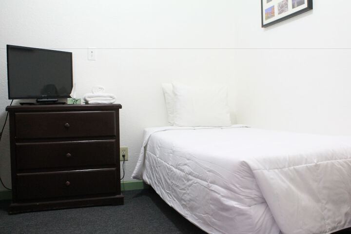 Room 13 of 34