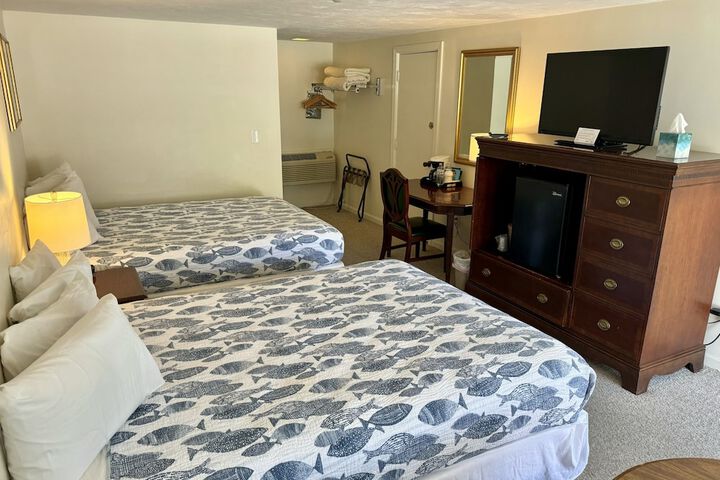 Room 25 of 28