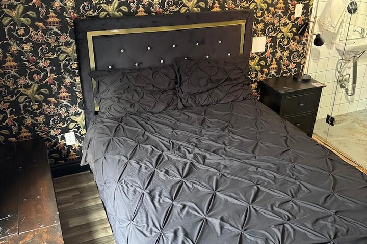 Room 25 of 39