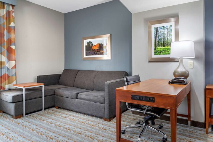 Comfort Inn & Suites Cleveland TX