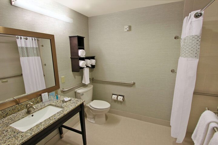 Room 17 of 36