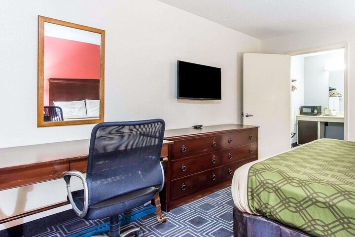 Room 17 of 30