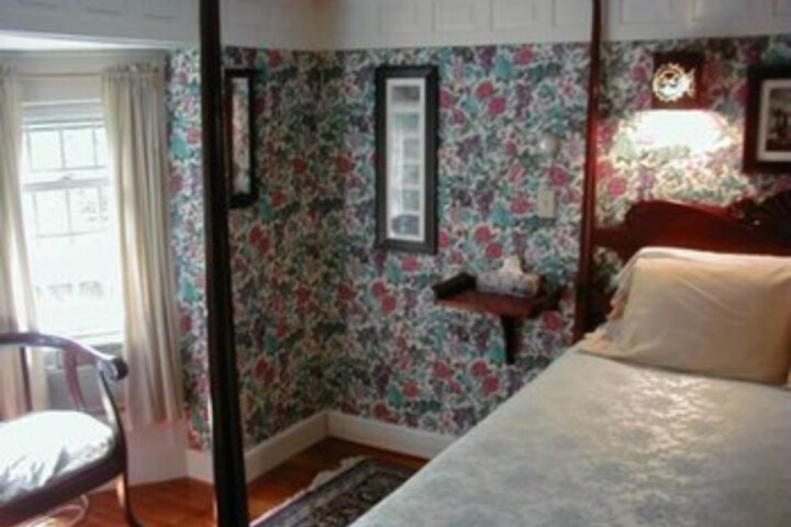 The Tolland Inn