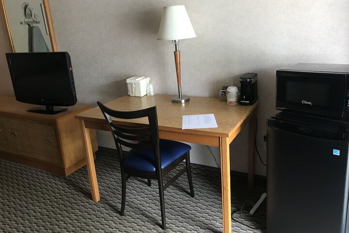 Room 5 of 18