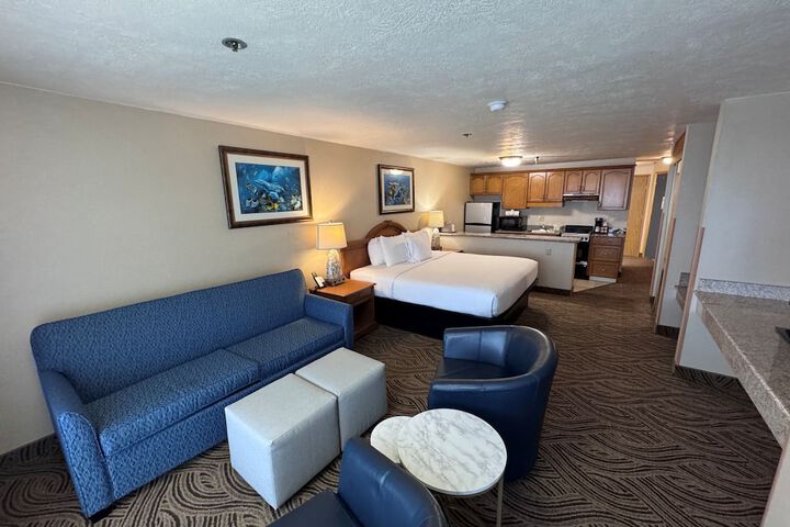 Promenade Inn & Suites Oceanfront