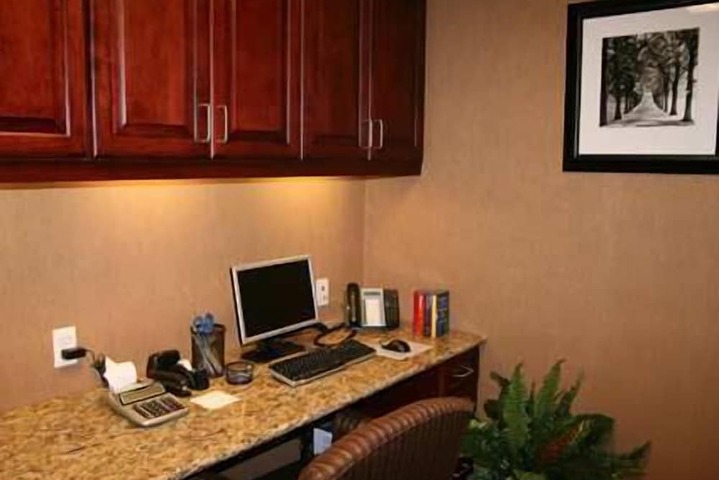 Business Center 28 of 29