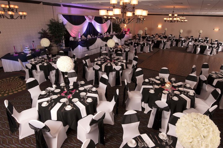 Ballroom/Hall 80 of 96
