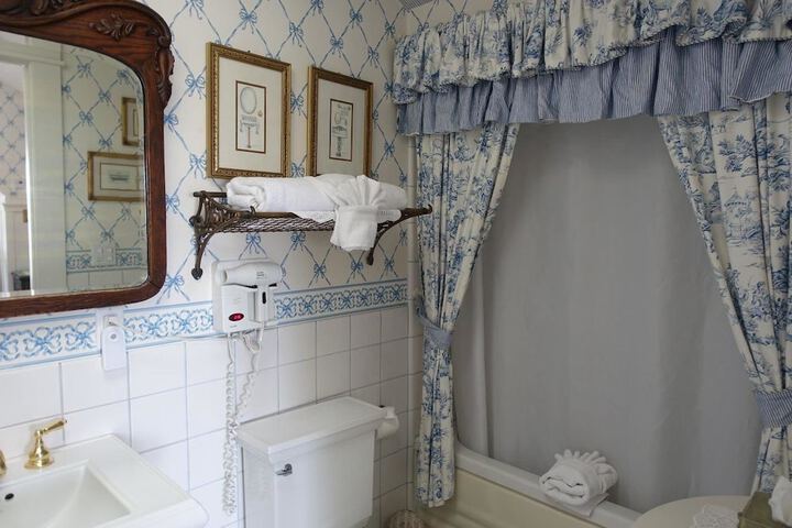 Room 14 of 64