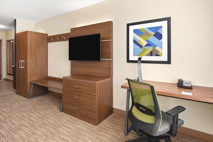 Room 14 of 32