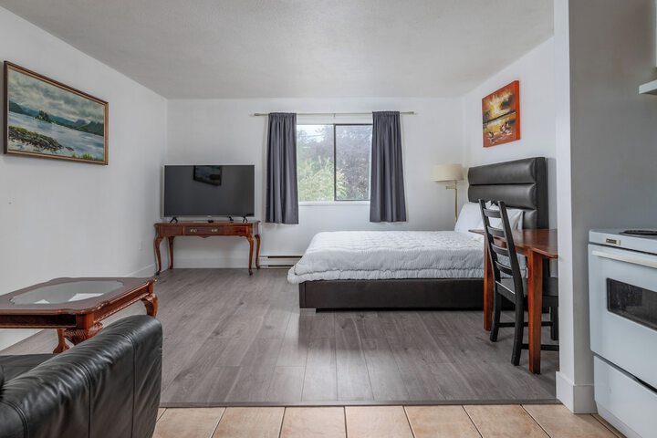 Room 9 of 13