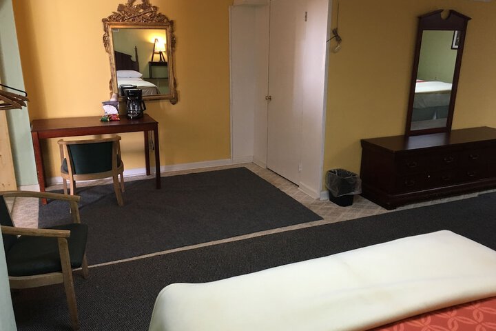 Room 33 of 40