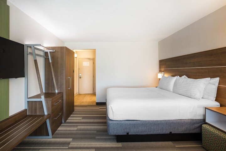 Holiday Inn Express & Suites Ludington by IHG