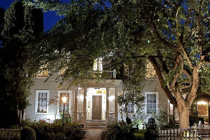 McCully House Inn