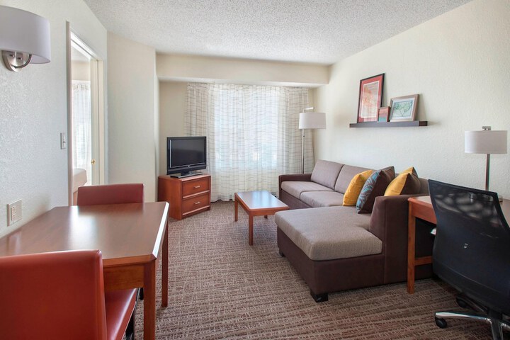 Room 14 of 18