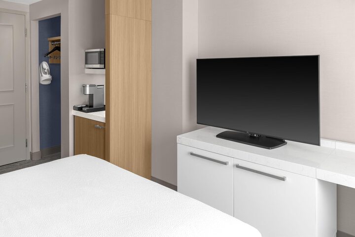 Hilton Garden Inn Queens / JFK Airport