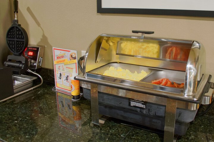 Cobblestone Inn & Suites - Winterset IA