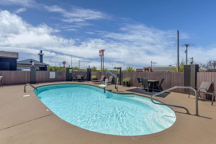 Pool 4 of 28