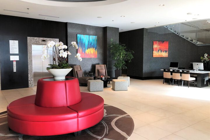 Pinnacle Hotel at the Pier