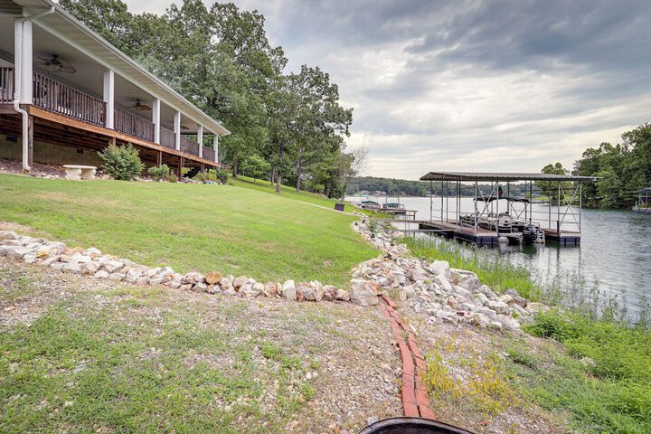 Lakefront Horseshoe Bend Home w / Boat Dock!