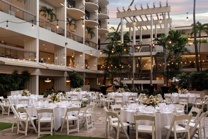 Ballroom/Hall 196 of 242