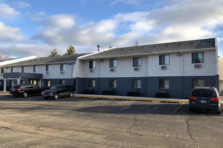Burnsville Inn & Suites