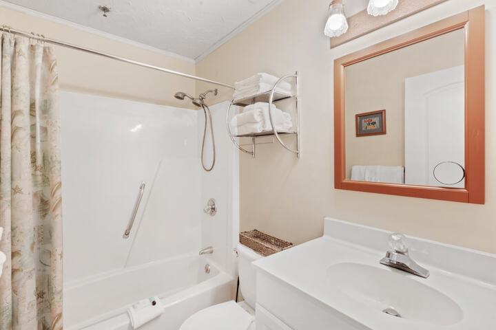Room 16 of 28