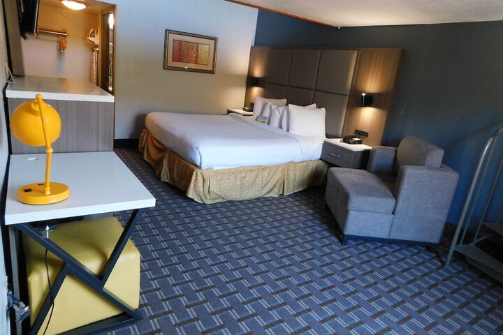 Room 44 of 102