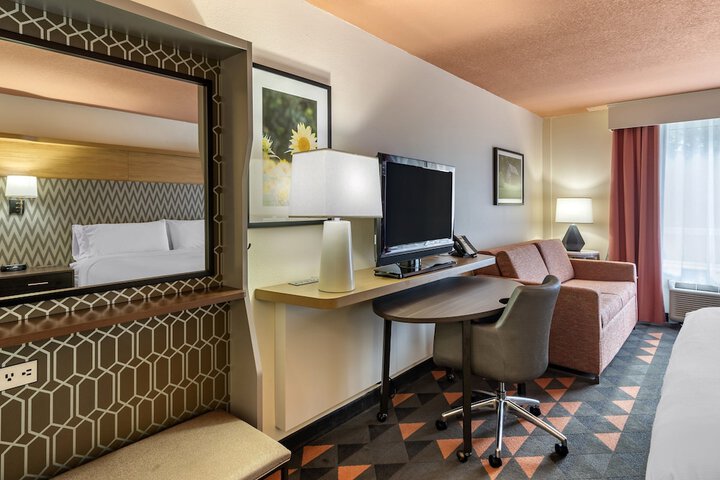Room 13 of 33