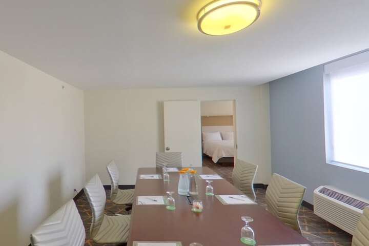 Room 45 of 116