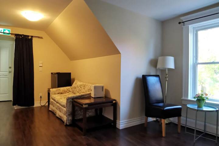 Room 33 of 61