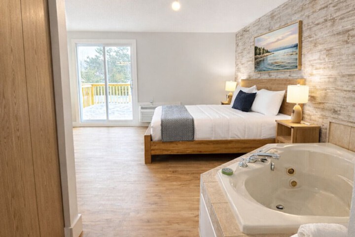 Nisswa Hotel and Suites