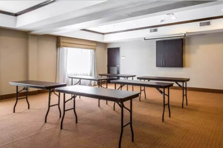 Business Center 15 of 18