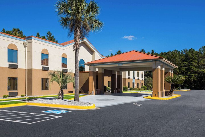 Clarion Pointe Hinesville near Fort Stewart