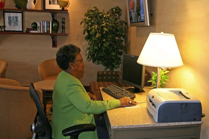 Business Center 75 of 77