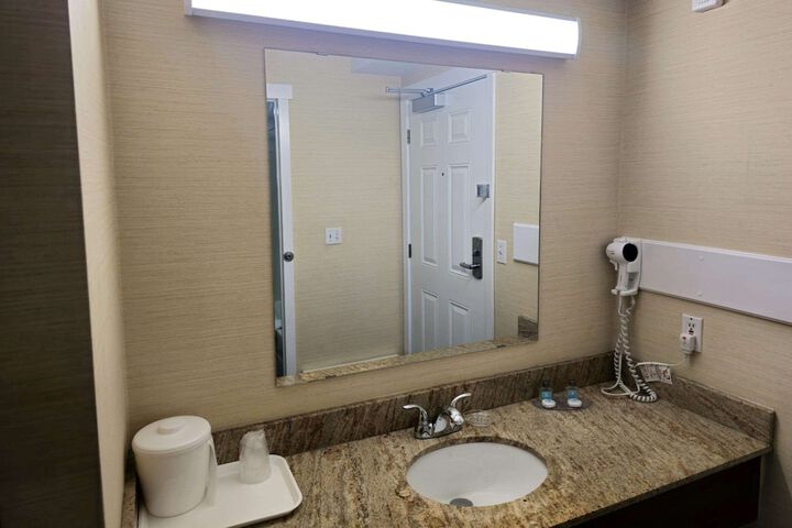 Room 28 of 47